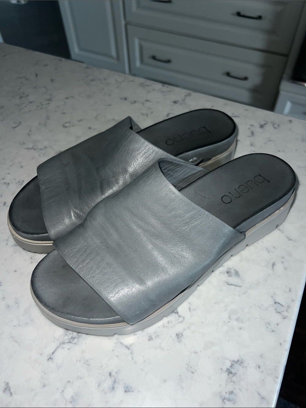 Bueno Women's Light Blue/Gray Leather Slide Mules